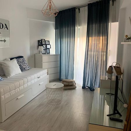 Acogedor Estudio En Primera Linea De Playa 베날마데나코스타 외부 사진